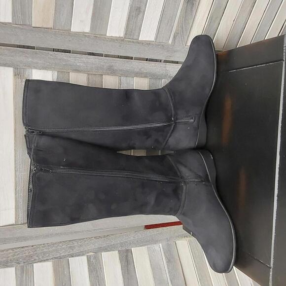 Chic Black Floral Embroidered Boots | 7M - Picture 4 of 7